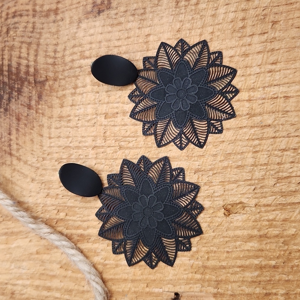 Beautiful Floral Black Statement‎ Earrings Laser